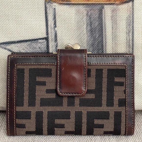 ⭐️COA⭐️ FENDI Vintage ZUCCA FF Kiss-Lock bifold Wallet⚡️Beautiful Condition⚡️ - Picture 1 of 14